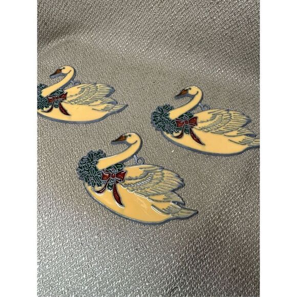 Vintage Glass Suncatchers Christmas Wreaths Swans 3 piece lot MCM - Picture 2 of 7